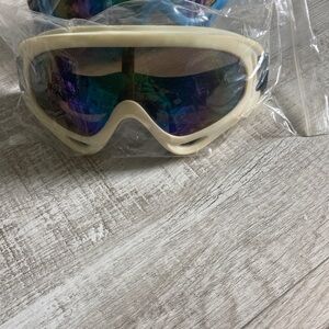Cream Ski Goggles with Multicolor Lens
